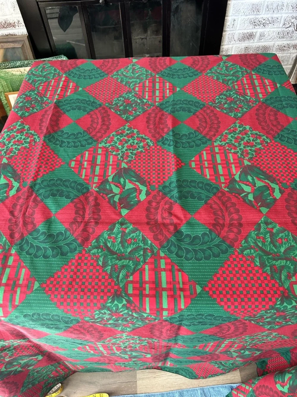 Holiday Country Patchwork Print Tablecloth in Red & Green Rectangle